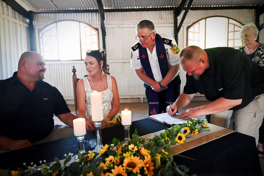 Wedding ceremony by Dr. Gerrit Rademeyer in Roedtan